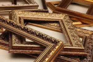 Выбираем багет для картин: пластик, дерево или резная 3D рамка?