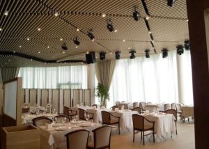 Кубообразный реечный потолок: Современное решение для дизайна интерьера