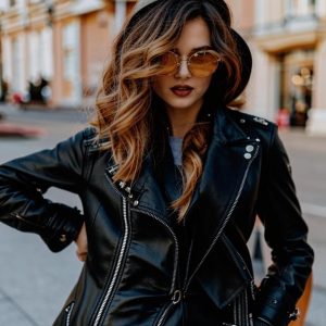 С чем можно носить кожаное пальто?