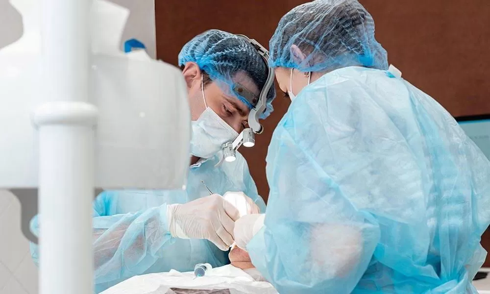 Почему выпирают имплантаты зубов: причины и решения