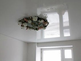 Глянцевые Натяжные Потолки: Зеркальное Отражение Стиля и Пространства