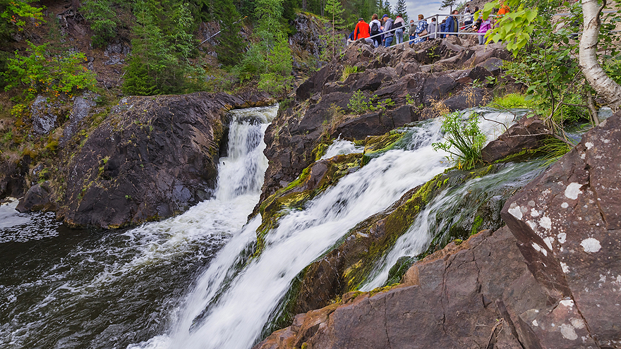 Величие природы: Топ водопадов России, которые захватывают дух