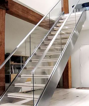 Изделия из стекла на заказ: уникальность, красота и функциональность