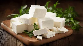 В чем разница между твердыми, полутвердыми и мягкими сырами